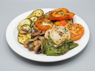 Verdura de  temporada a la plancha con salsa mery