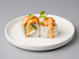 024-URAMAKI SALMON PICANTE 8U