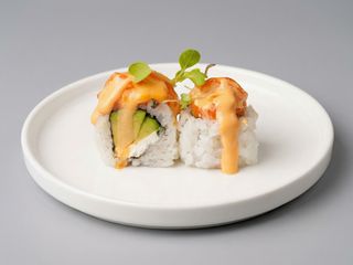 024-URAMAKI SALMON PICANTE 8U