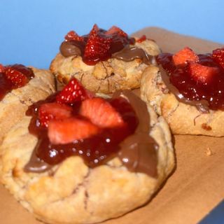 Chocolate con mermelada de fresa