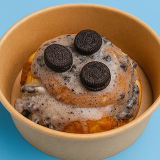 CINNAMON roll pistacho