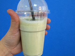 Matcha con leche de almendra grande