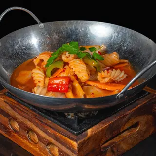 125. Mariscos en olla de fuego