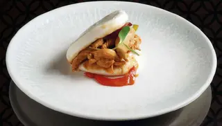 45. Bao con pollo con salsa teriyaki (1 ud.)