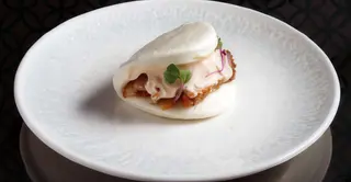 46. Bao con pato con salsa mayonesa (1 ud.)