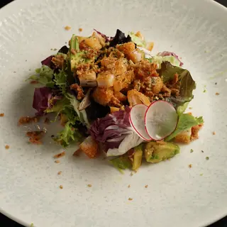 2. Ensalada con filete de pollo empanado