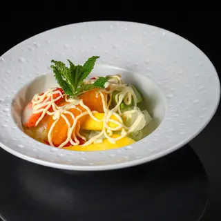 3. Ensalada con langostinos en tempura