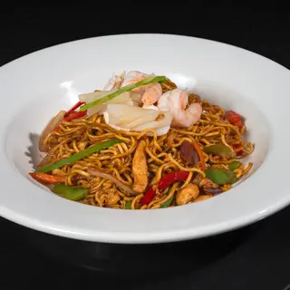 28. Yakisoba con marisco