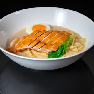 36. Ramen con pollo empanado