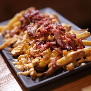 Patatas bacon lovers ración