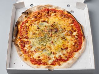 Pizza 4 quesos (30 cm.)