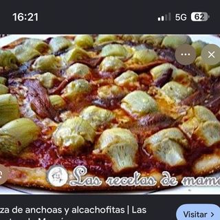 Pizza de alcachofas y anchoas y cebolla