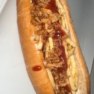 Perrito caliente y patatas fritas