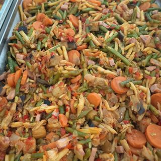 Verdura salteada con soja y jamón