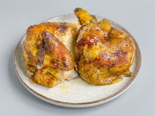 1/2 Pollo asado (muslo y pechuga)