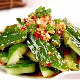 ENSALADA DE PEPINO PICANTE 拍黄瓜 【辣的】