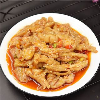 PATAS DE POLLO CON ALIÑO TRADICIONAL ACEITE PICANTE 红油凤爪