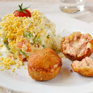 Croquetas con ensaladilla sin mayonesa