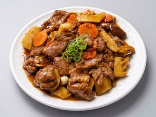 Láminas De Buey Con Setas Y Bambú