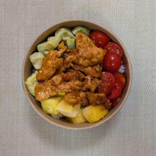 Poke de pollo en salsa agridulce