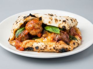 Panuozzo de salsiccia e friarelli