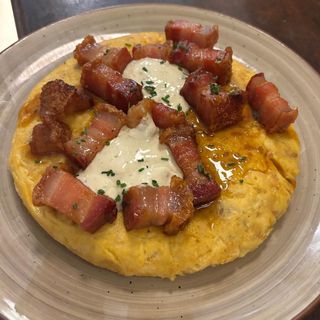 Tortilla de patata al momento con torreznos a la japonesa