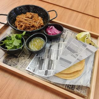 Tacos de cochinita Pibil (4 Ud)