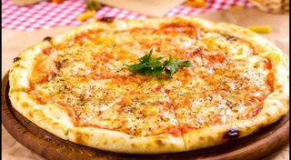 1 Pizza (32 cm.) + Patatas Fritas 