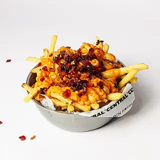 Fritas Max con salsa cheddar y chips de bacon