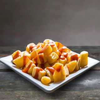 Patatas bravas caseras (ración)