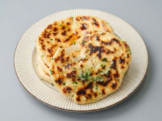 Cheese garlic naan