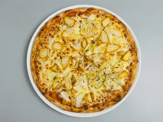 Chicken tikka pizza