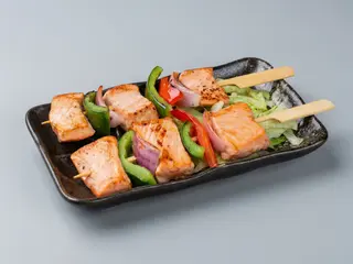 63. Pinchos de Salmón a la Plancha. (2 Pzs)