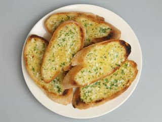 Pan de ajo con hierbas