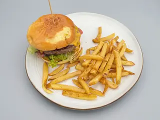 Hamburguesa Black Angus estilo americano