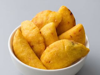 Empanada De Pollo Y Queso (1 Ud.)
