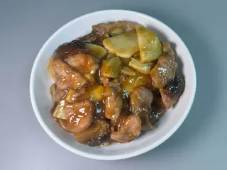 Ternera con bambú y setas chinas