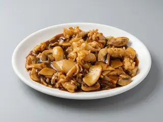 Calamares con bambú y seta chinas 