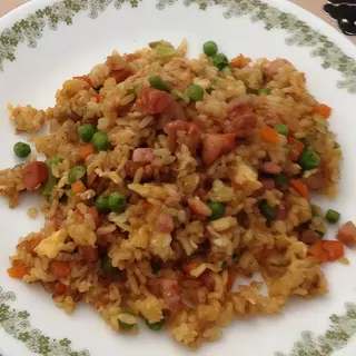 Arroz frito con chorizo