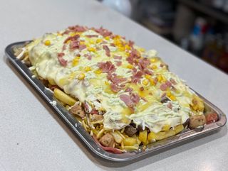 Salchipapa valluna  M mixta