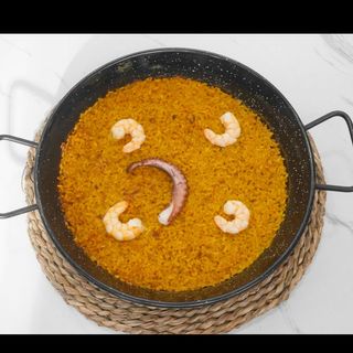 Paella de langostinos al pil pil