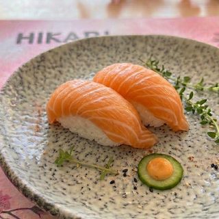 Nigiri de salmón (2pz)