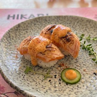Nigiri salmón flambeado (2pz)