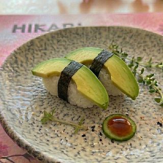 Nigiri de aguacate (2pz)