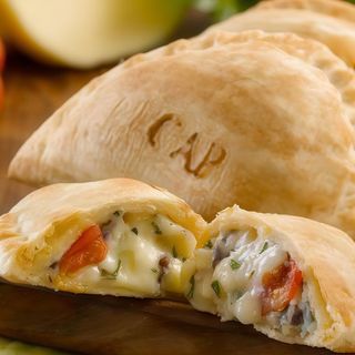 Empanada de queso y cebolla
