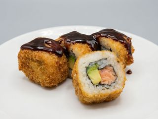Uramaki tempura salmón (4pzs.)