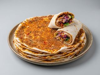 Lahmacun completa mixto