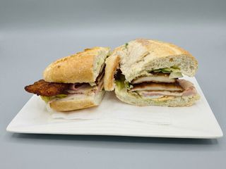Bocadillo Pechuga Empanada Especial