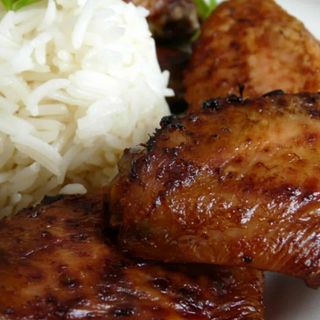 alitas de pollo en adobo filipino