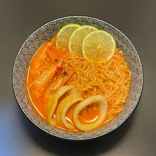 Fideos Tom Yum de marisco 冬阴功海鲜面